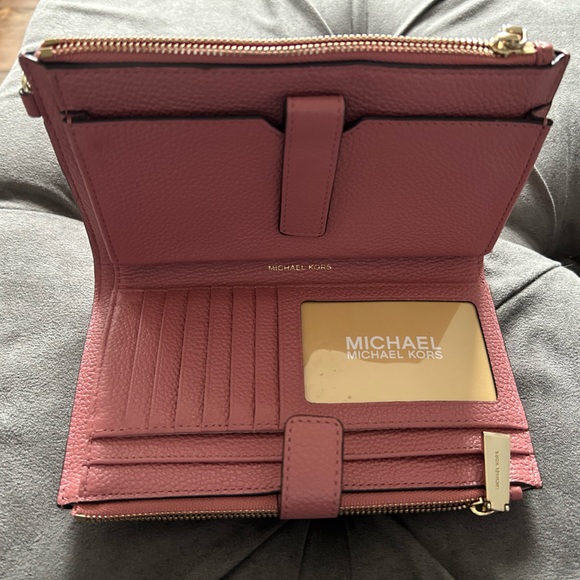 MK Adele Leather Smartphone Wallet - Picture 3 of 3